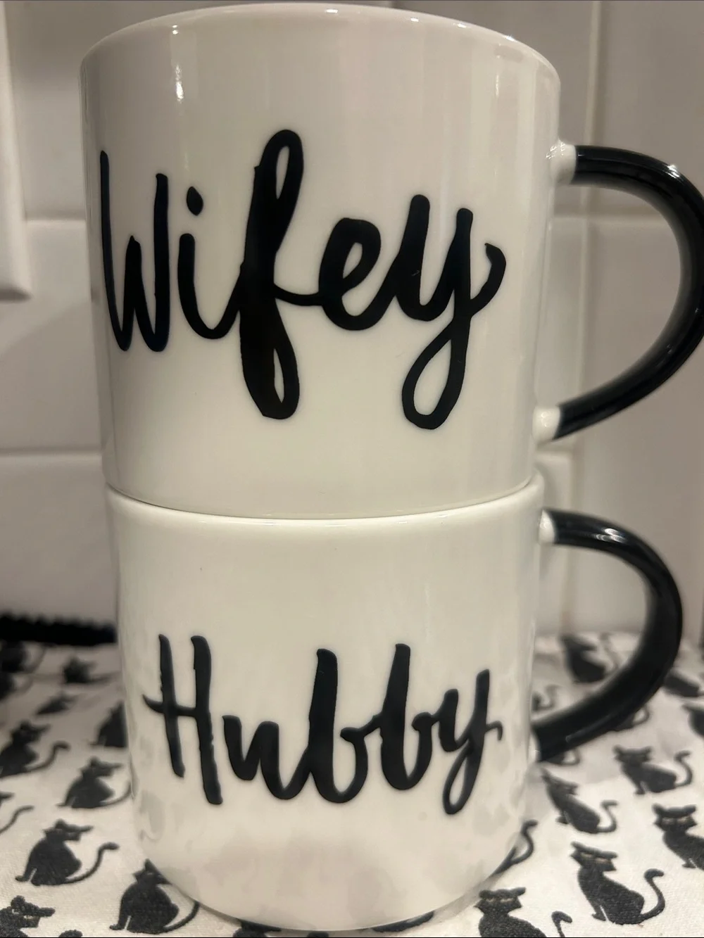 Threshold, hubby and wifey mugs set